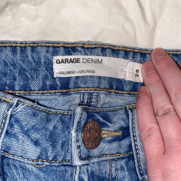 Distressed light wash denim (girlfriend) - Picture 4 of 5